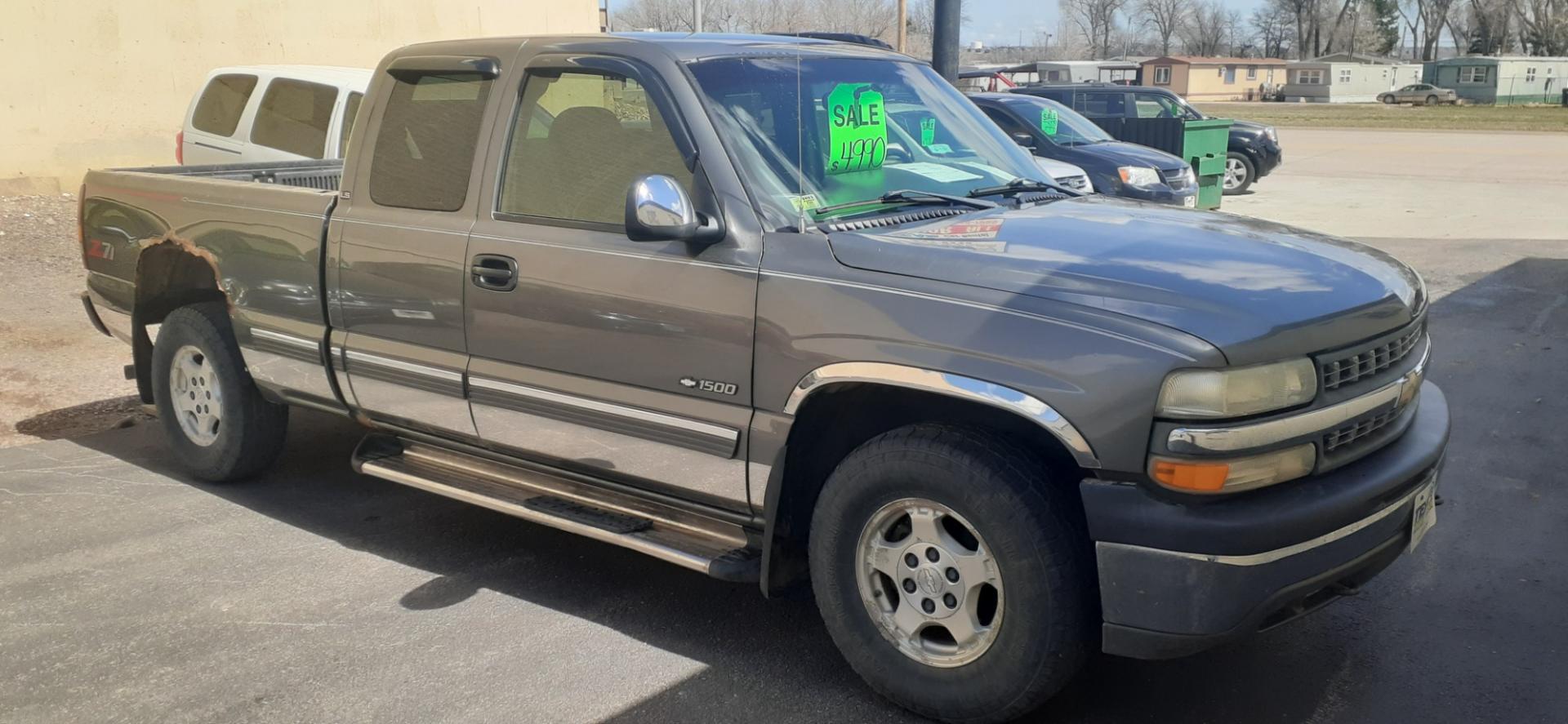 2000 Chevrolet Silverado 1500 (2GCEK19T6Y1) with an 5.3L V8 OHV 16V engine, 4-Speed Automatic Overdrive transmission, located at 2015 Cambell Street, Rapid City, SD, 57701, (605) 342-8326, 44.066433, -103.191772 - CARFAX AVAILABLE - Photo#4